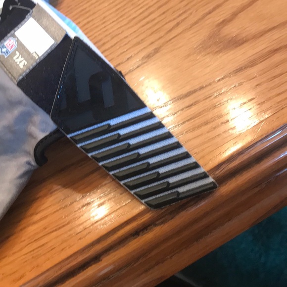 Nike Football Gloves - Picture 5 of 6